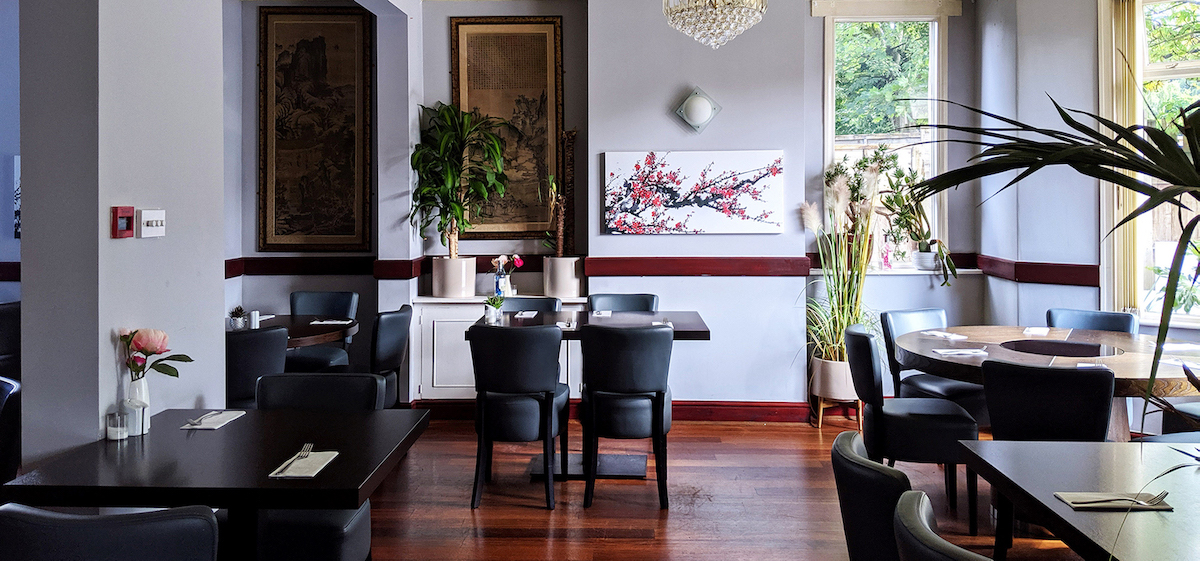 Trung's Restaurant dining room