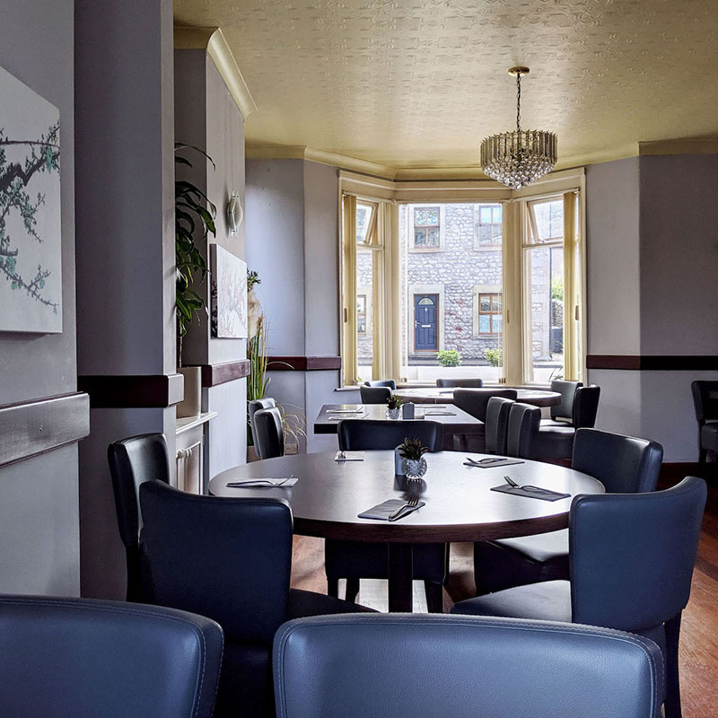 Trung's Restaurant dining room